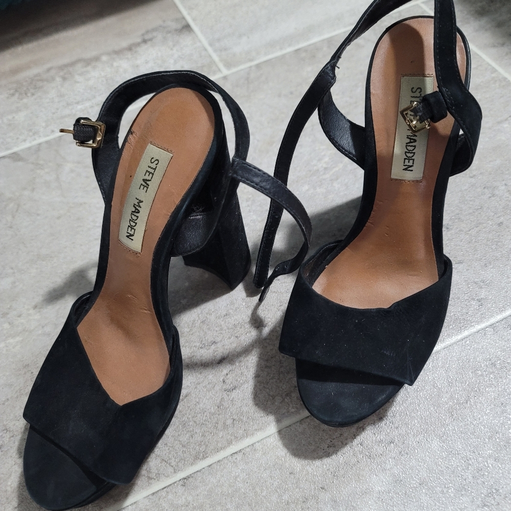 Steve Madden "Hasty" size 6 velour platforms